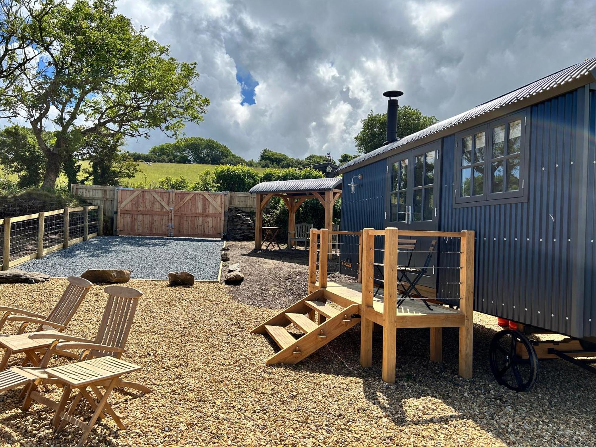 West Lyn Farm B&B And Shepherd Hut リントン エクステリア 写真